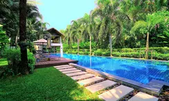 Фото 2 of the Communal Pool at Casuarina Shores