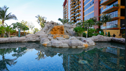 图片 1 of the Communal Pool at Tiara Residences