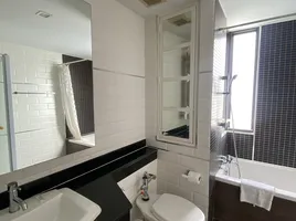 1 Bedroom Condo for rent at Nantiruj Tower, Khlong Toei