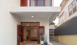 3 Bedrooms House for sale in Chomphon, Bangkok 
