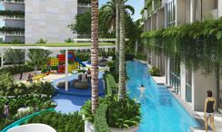 Фото 3 of the Communal Pool at Layan Green Park Phase 1