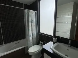 1 Bedroom Apartment for rent at Nantiruj Tower, Khlong Toei