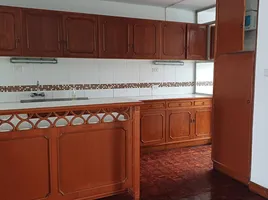 2 спален Квартира в аренду в Kannikar Court, Si Lom