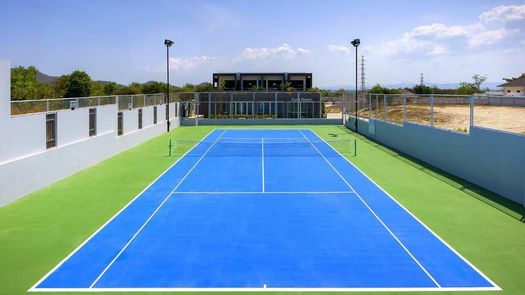 图片 1 of the Tennis Court at Hillside Hamlet 7