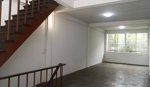 6 Bedrooms Townhouse for sale in Phra Khanong, Bangkok 