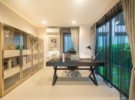 4 Bedroom Townhouse for sale at Headquarters Ekamai-Ladprao, Phlapphla
