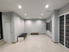 4 Bedroom Townhouse for rent at Phraemaphon Place, Bueng Yi Tho, Thanyaburi, Pathum Thani, Thailand