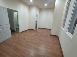 4 Schlafzimmer Reihenhaus zu vermieten im Golden Town Chaiyaphruek-Wongwaen, Sai Noi