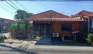 2 Bedrooms House for sale in Bang Samak, Chachoengsao Srithepthai Park Ville