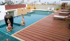 Фото 3 of the Communal Pool at Sarin Suites