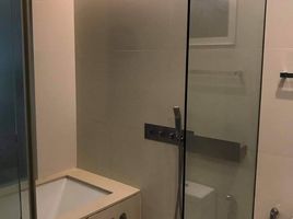 1 спален Квартира в аренду в The Room Sukhumvit 21, Khlong Toei Nuea