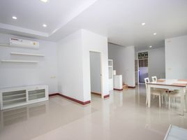 3 Bedroom Townhouse for sale in Chiang Mai, San Sai, Chiang Mai