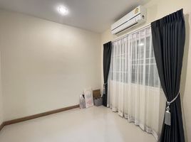 4 Bedroom Townhouse for sale at Golden Town 2 Pinklao-Charansanitwong, Bang Kruai