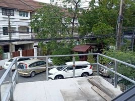 4 Bedroom Townhouse for sale in Khlong Chan, Bang Kapi, Khlong Chan