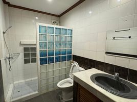 4 Schlafzimmer Reihenhaus zu vermieten in Changchui, Bang Phlat, Bang Bamru