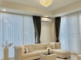 5 Schlafzimmer Haus zu vermieten in Huai Khwang, Bangkok, Huai Khwang, Bangkok