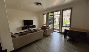 4 Bedrooms Townhouse for sale in Sam Sen Nok, Bangkok 