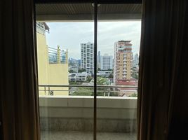 1 Schlafzimmer Wohnung zu vermieten im Nantiruj Tower, Khlong Toei