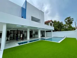 วิลล่า 5 ห้องนอน ให้เช่า ในโครงการ Casa Jomtien Village, เมืองพัทยา