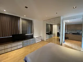 1 Bedroom Condo for rent at Nantiruj Tower, Khlong Toei