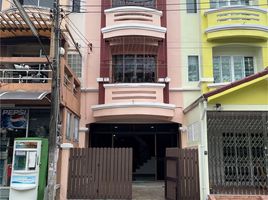 4 Bedroom Townhouse for rent at Baan Rangsiya Ram Intra 74, Khan Na Yao