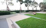 Communal Garden Area at ลุมพินี เพลส ศรีนครินทร์