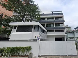 829 SqM Office for sale in Benjasiri Park, Khlong Tan, Khlong Toei