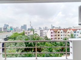 Studio Condo for rent at Laidback Place, Phra Khanong Nuea