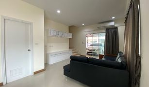 4 chambres Maison de ville a vendre à Suan Luang, Bangkok Villette City Pattanakarn 38