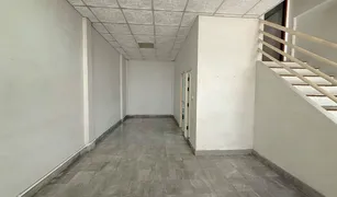 4 Schlafzimmern Reihenhaus zu verkaufen in Ram Inthra, Bangkok 