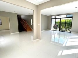 4 Bedroom House for rent at Passorn Prestige Bangna - Suvarnabhumi, Racha Thewa