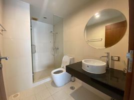 2 Schlafzimmer Wohnung zu vermieten im Silom City Resort, Si Lom