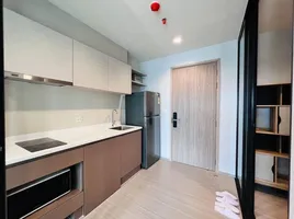 1 спален Кондо в аренду в Life Sathorn Sierra, Talat Phlu