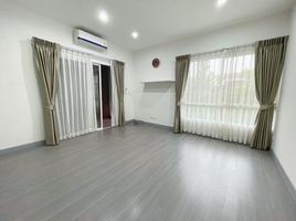 3 Schlafzimmer Reihenhaus zu verkaufen im Sammakorn Avenue Chaiyapruek-Wongwaen, Lam Pho