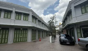 2 Schlafzimmern Shophaus zu verkaufen in Samphanthawong, Bangkok The Luenrit Old Town, Yaowarat