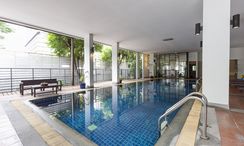 图片 4 of the Communal Pool at Benviar Tonson Residence