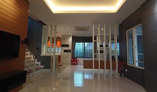 3 chambres Maison a vendre à Dokmai, Bangkok Manthana Onnut-Wongwaen 3