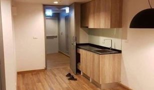 2 Bedrooms Condo for sale in Chomphon, Bangkok Wire Ratchada 19