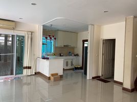 5 Schlafzimmer Haus zu vermieten im Laddarom Rachaphruk Rattanathibe, Bang Rak Yai, Bang Bua Thong