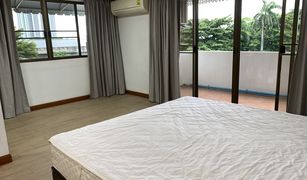 2 Bedrooms Condo for sale in Sam Sen Nai, Bangkok Green Peace Mansion