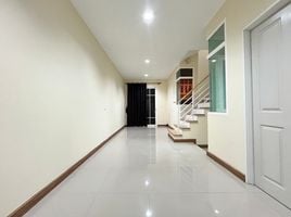3 Bedroom Townhouse for sale at Golden Town Ramintra-Khubon, Tha Raeng