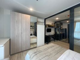 1 Bedroom Apartment for sale at XT Huaikhwang, Din Daeng