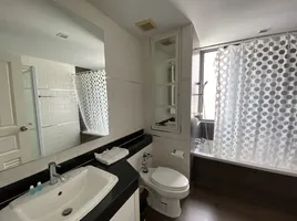 1 Bedroom Apartment for rent at Nantiruj Tower, Khlong Toei