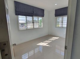 3 Bedroom Townhouse for sale at The Miracle Plus 2 Phetkasem 63, Lak Song, Bang Khae