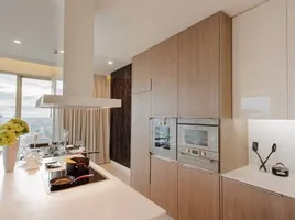 2 Bedroom Condo for rent at 185 Rajadamri, Lumphini