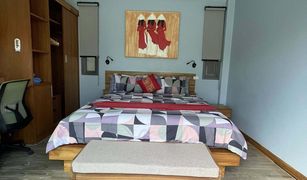Вилла, 2 спальни на продажу в Раваи, Пхукет Three Sister Villas 