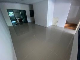 3 Bedroom Townhouse for sale at The Connect Suvarnabhumi 3, Racha Thewa, Bang Phli