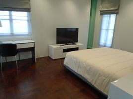 3 Bedroom Apartment for rent at Tonson Court (Leasehold), Lumphini