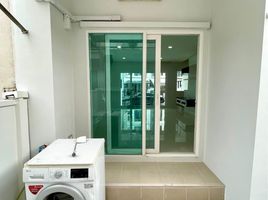 3 Bedroom Townhouse for sale at Baan Klang Muang Rama 9 Motorway, Suan Luang, Suan Luang, Bangkok