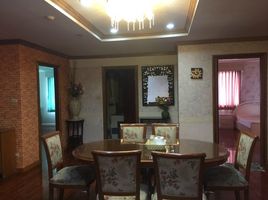 2 Bedroom Apartment for sale at Master View Executive Place, Bang Lamphu Lang, Khlong San